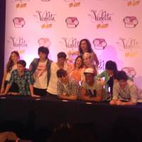 El elenco de Violetta conquista México